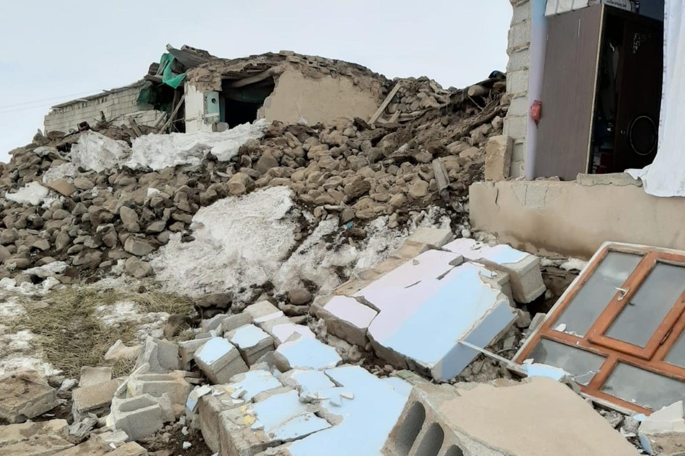 Başkale'ye bağlı Özpınar köyü depremde ağır hasar gördü